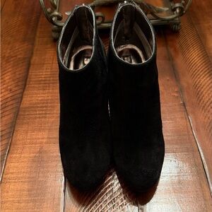 DKNY Thrill Black Suede Wedge Ankle Booties Size 7.5 (38)